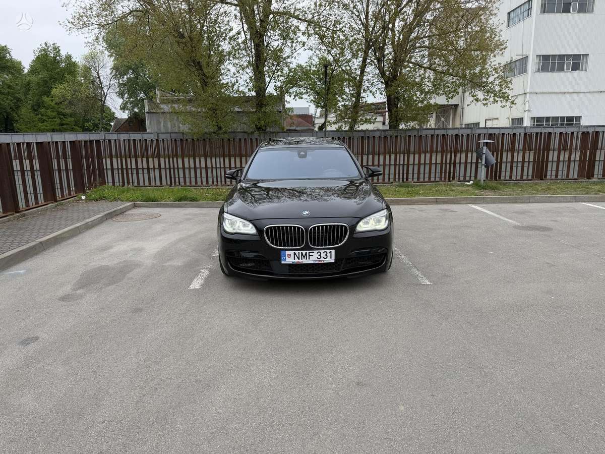 BMW 750, 4.4 l., Лимузин