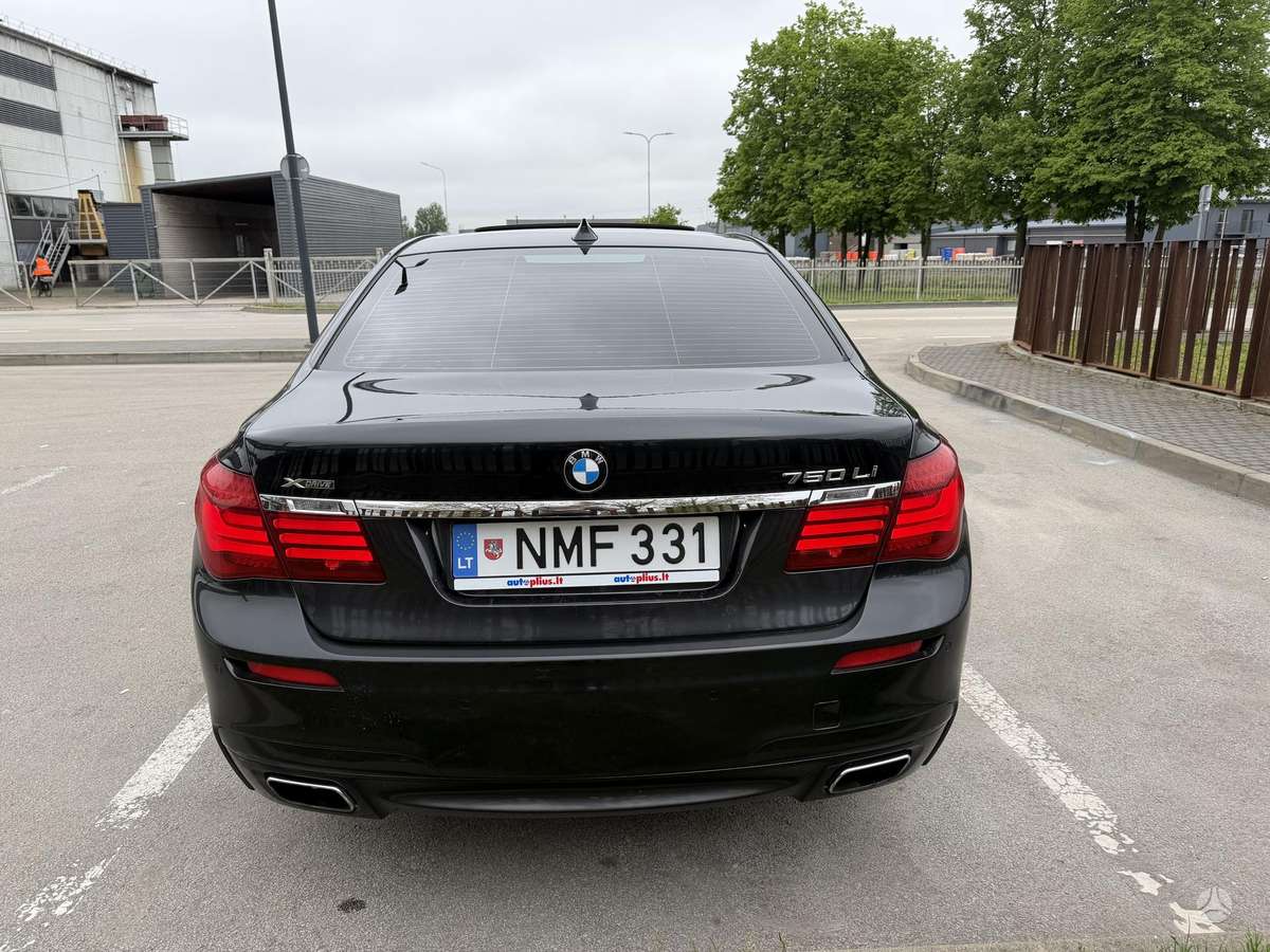 BMW 750, 4.4 l., Лимузин