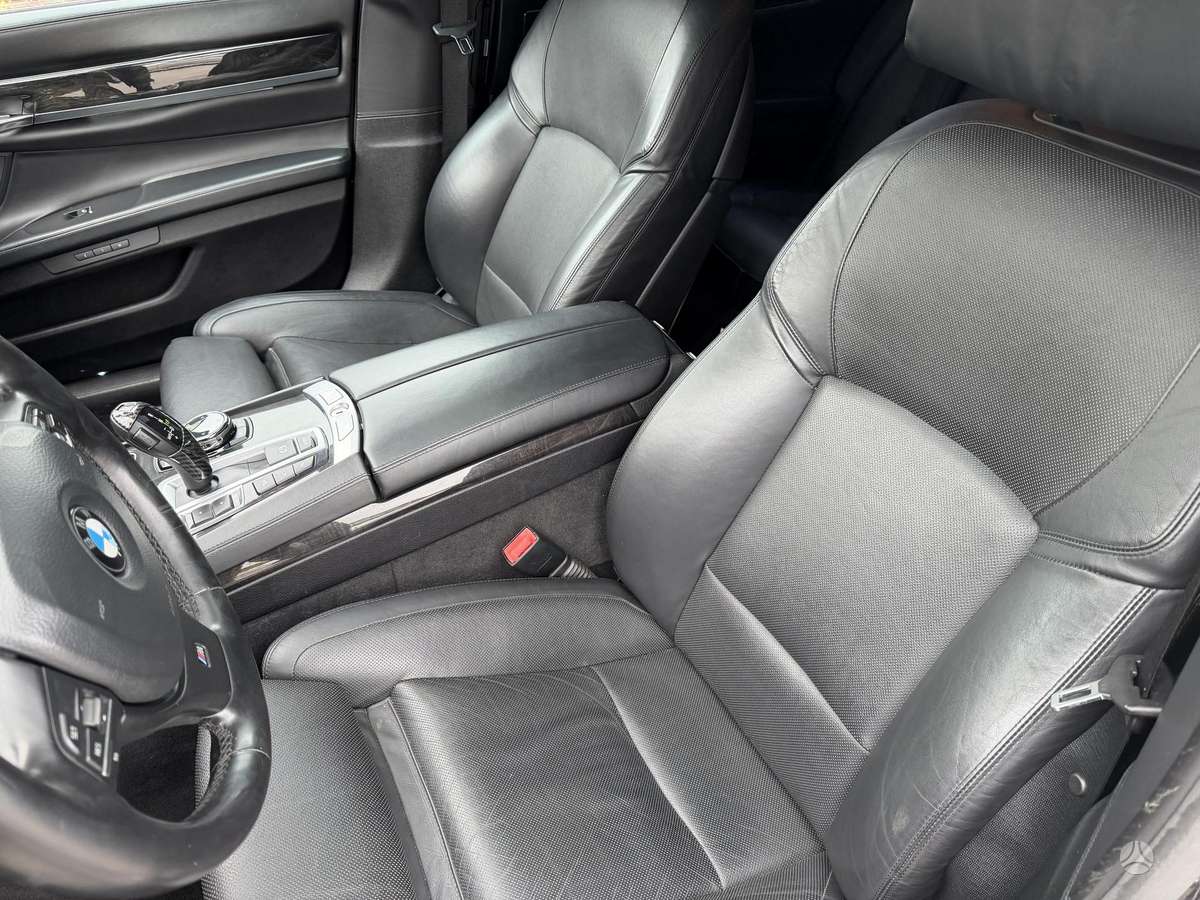 BMW 750, 4.4 l., Лимузин