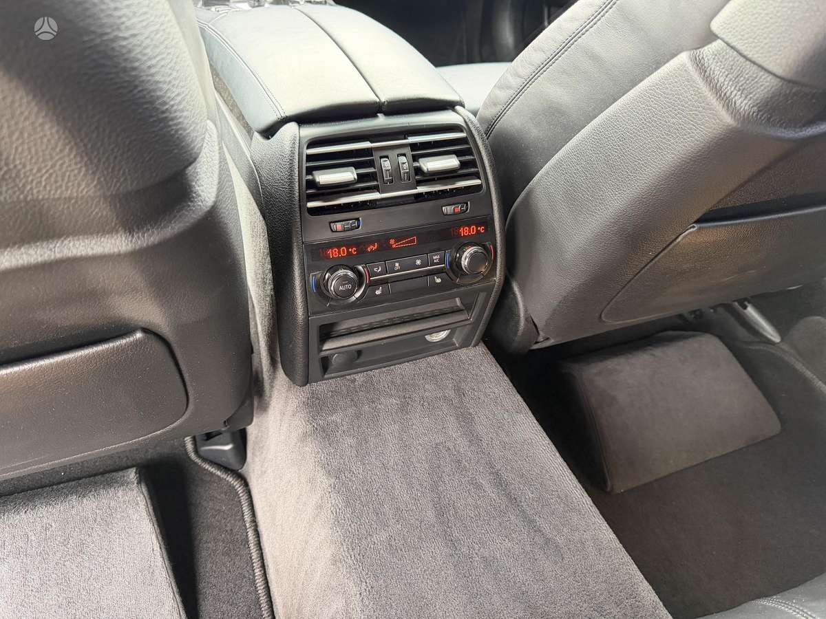 BMW 750, 4.4 l., Лимузин