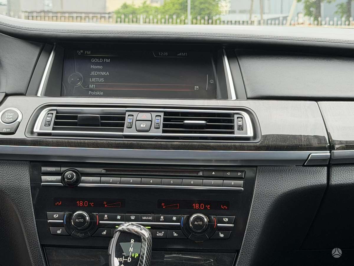 BMW 750, 4.4 l., Лимузин