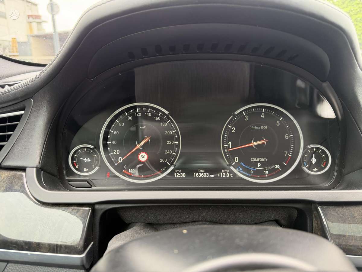 BMW 750, 4.4 l., Лимузин