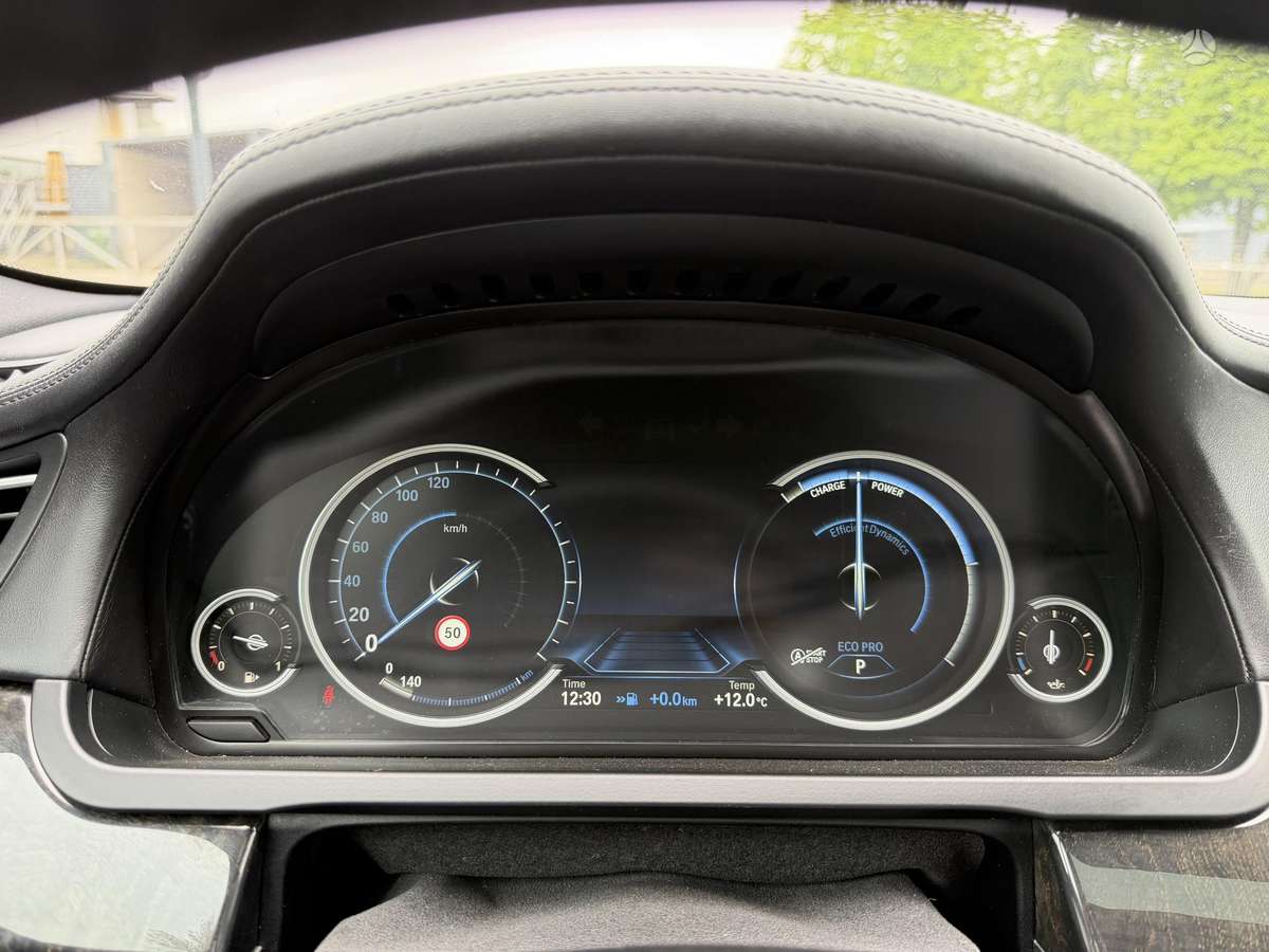 BMW 750, 4.4 l., Лимузин