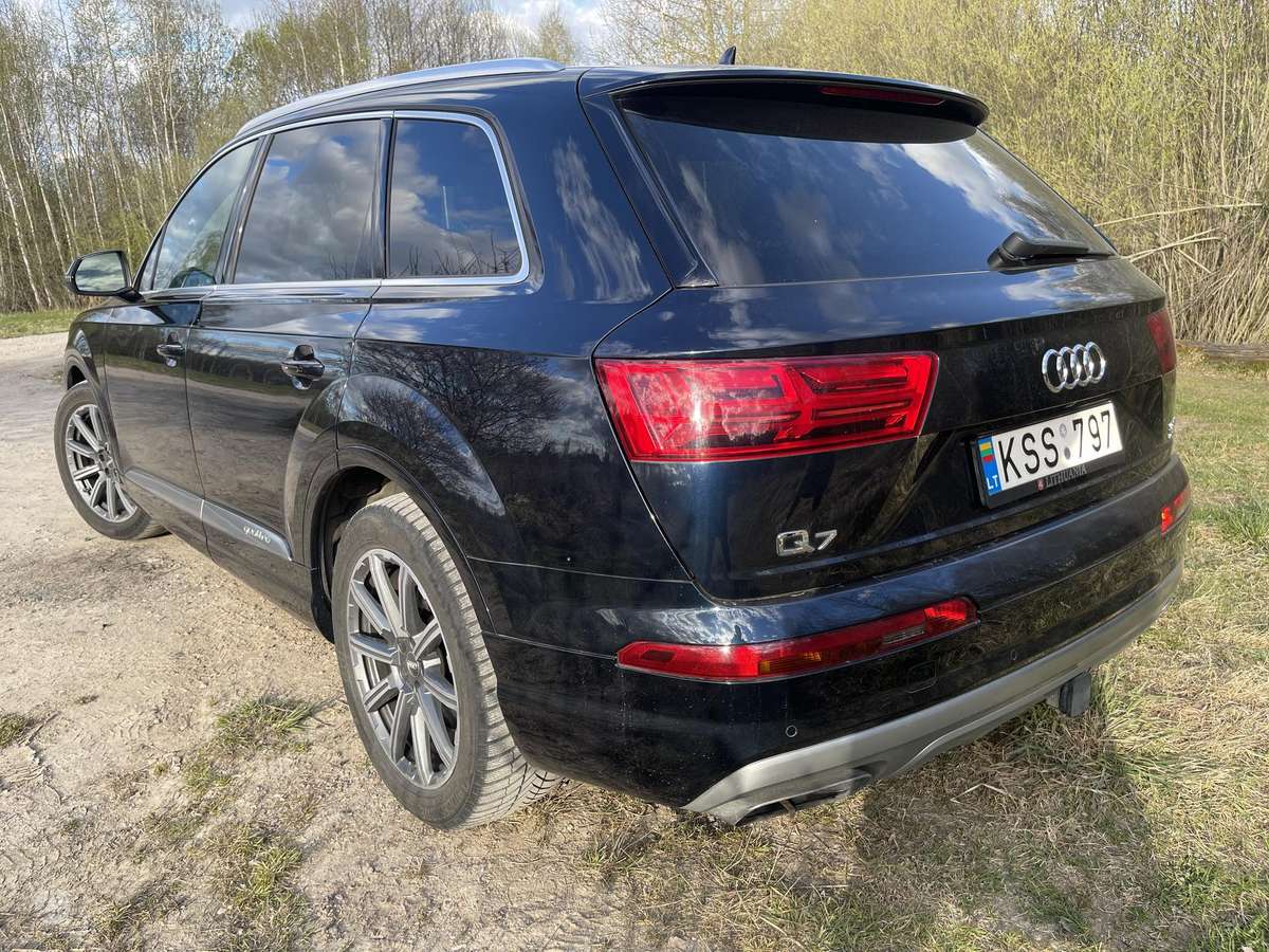 Audi Q7, 3.0 l., off-road / crossover
