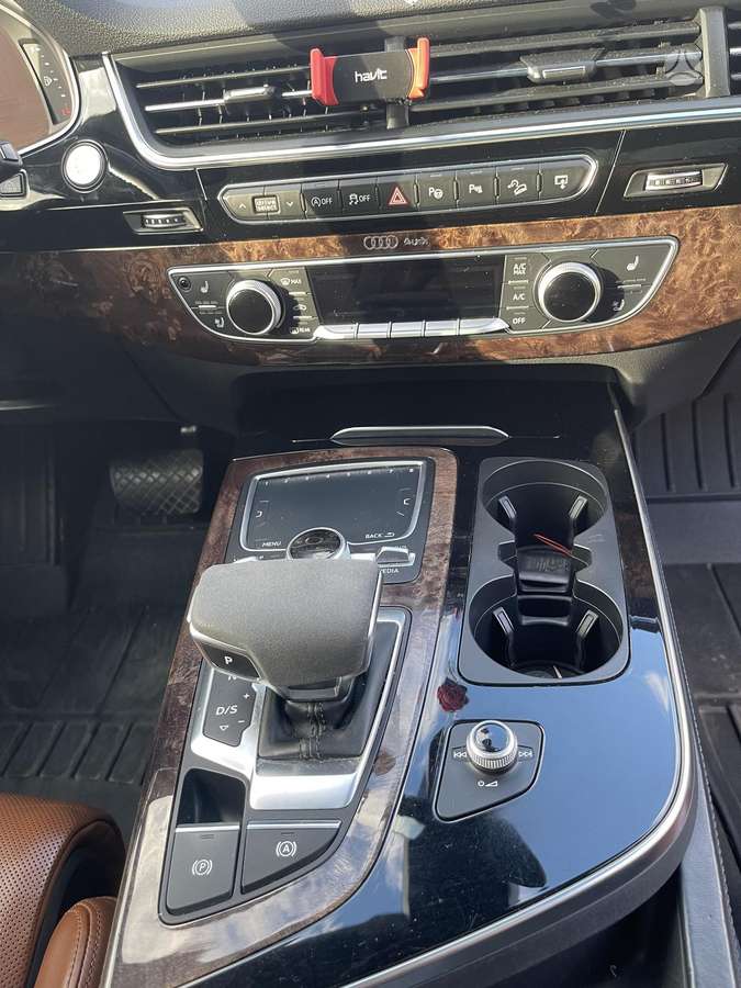 Audi Q7, 3.0 l., off-road / crossover
