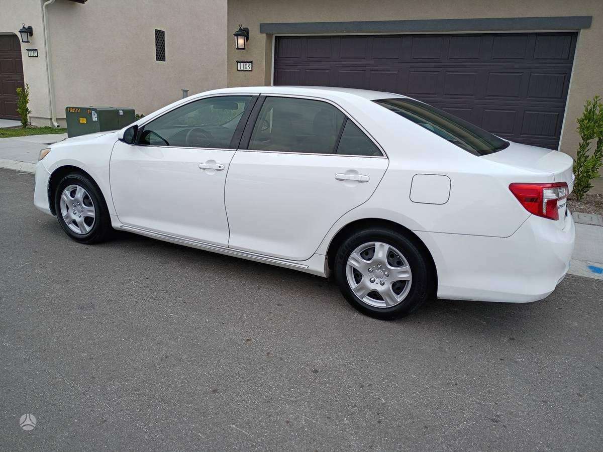 Toyota Camry - 1