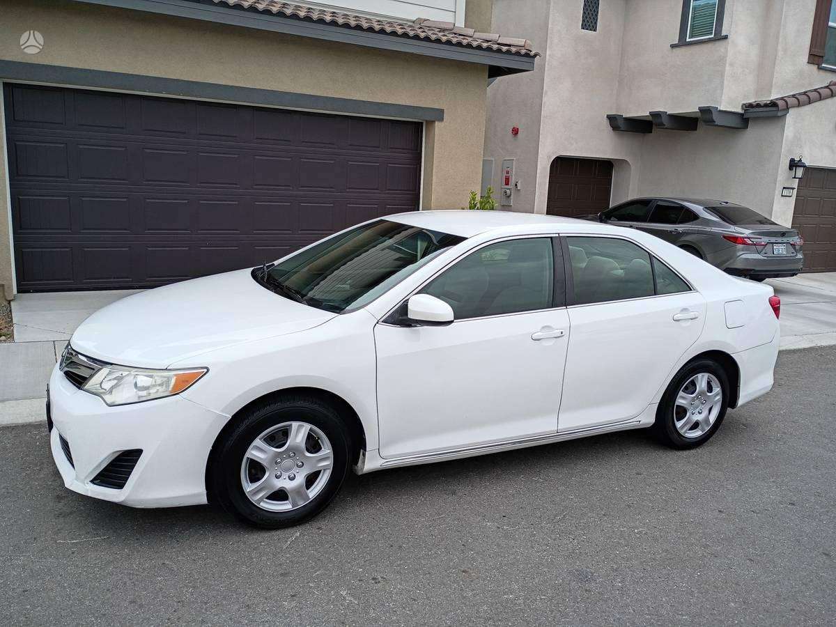 Toyota Camry - 2