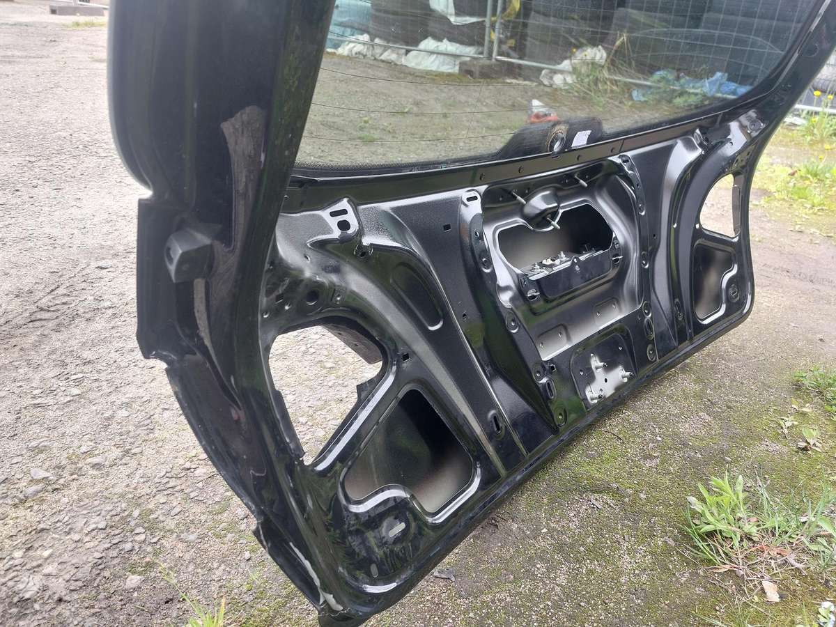 Audi A4 dangtis (priekinis, galinis), stiklai