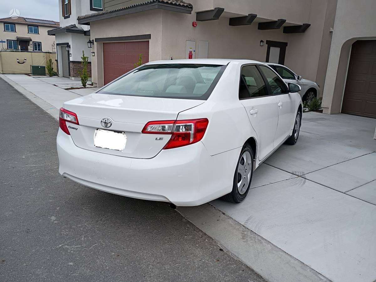 Toyota Camry - 4