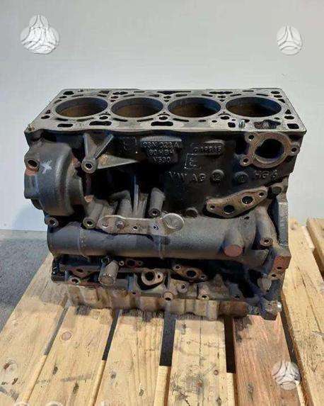 Volkswagen Passat, CRL, variklis