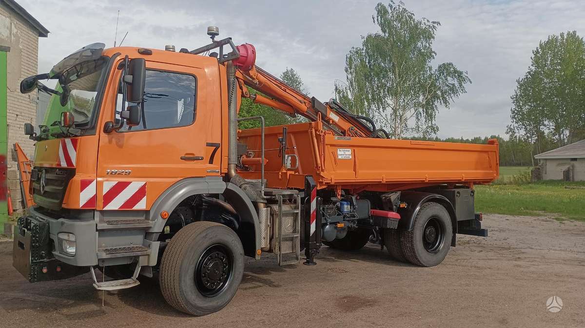 Mercedes-Benz 18.29, самосвалы с краном
