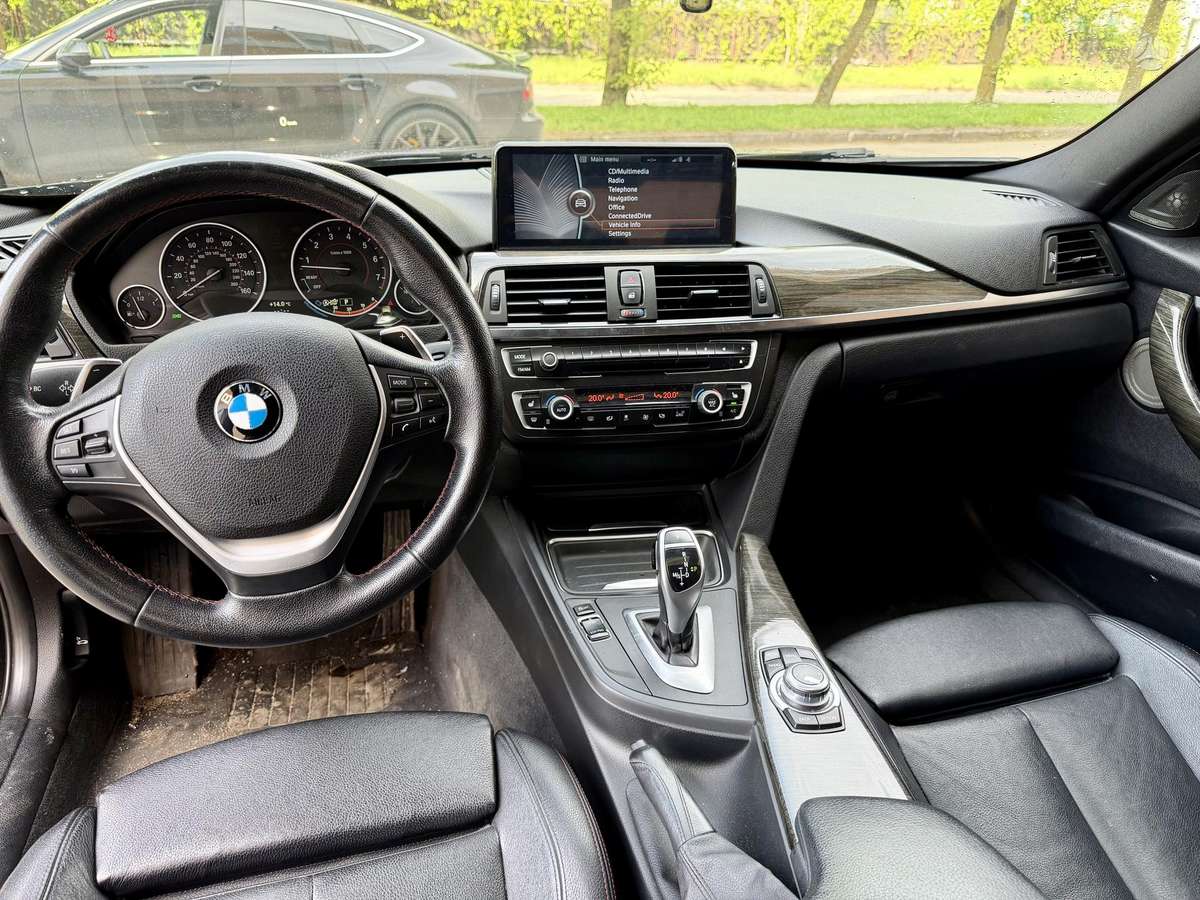 BMW 335, 3.0 l., Седан