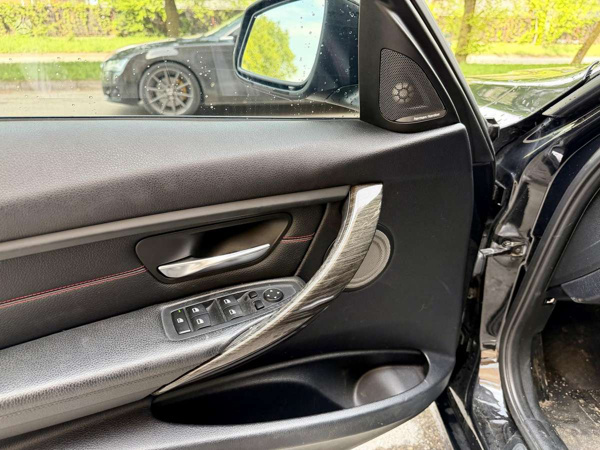 BMW 335, 3.0 l., Седан