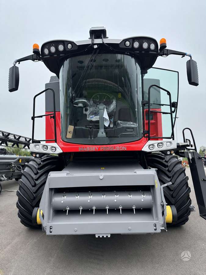 Massey Ferguson MF 7370 BETA, kombainai