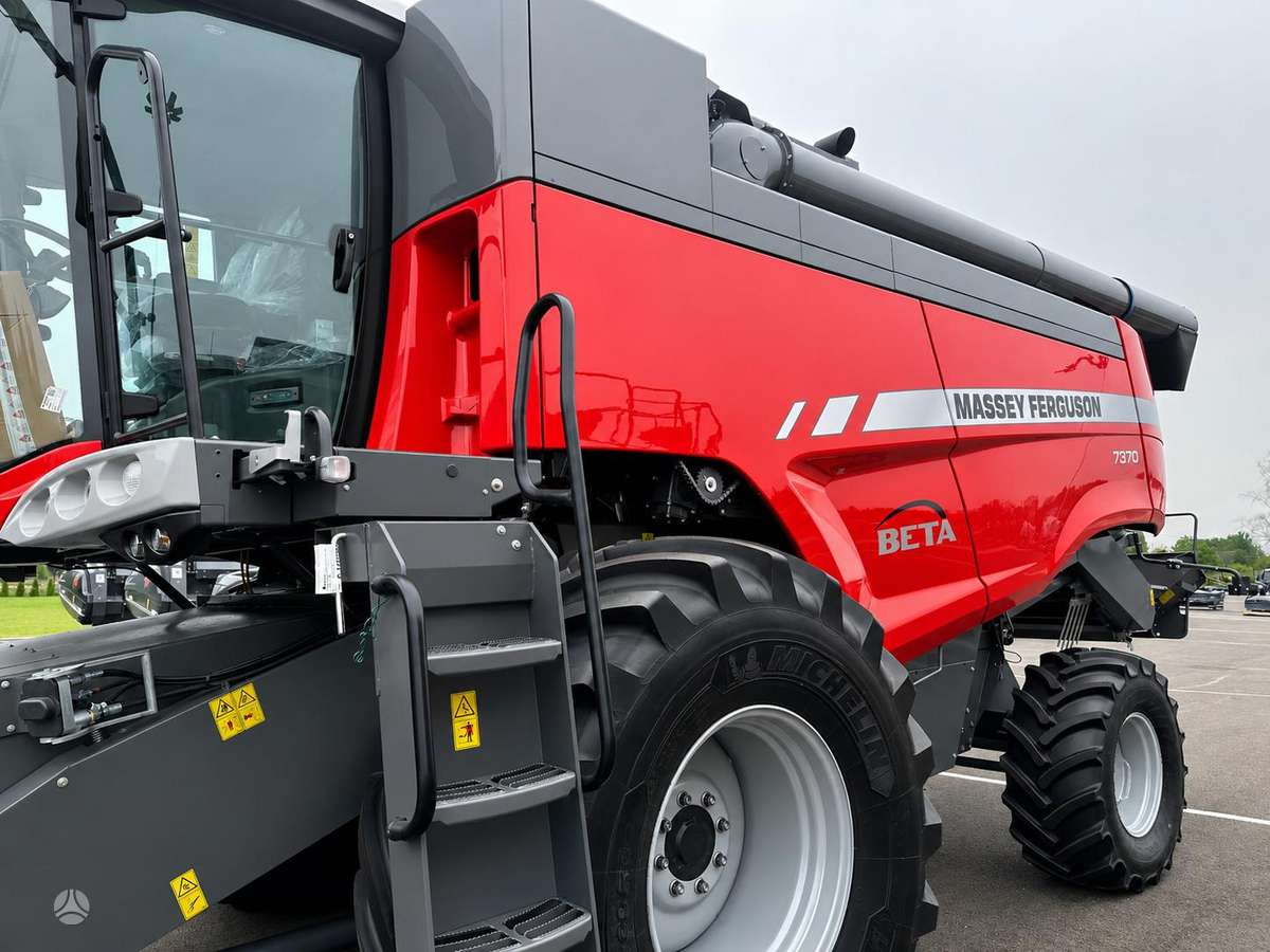 Massey Ferguson MF 7370 BETA, kombainai
