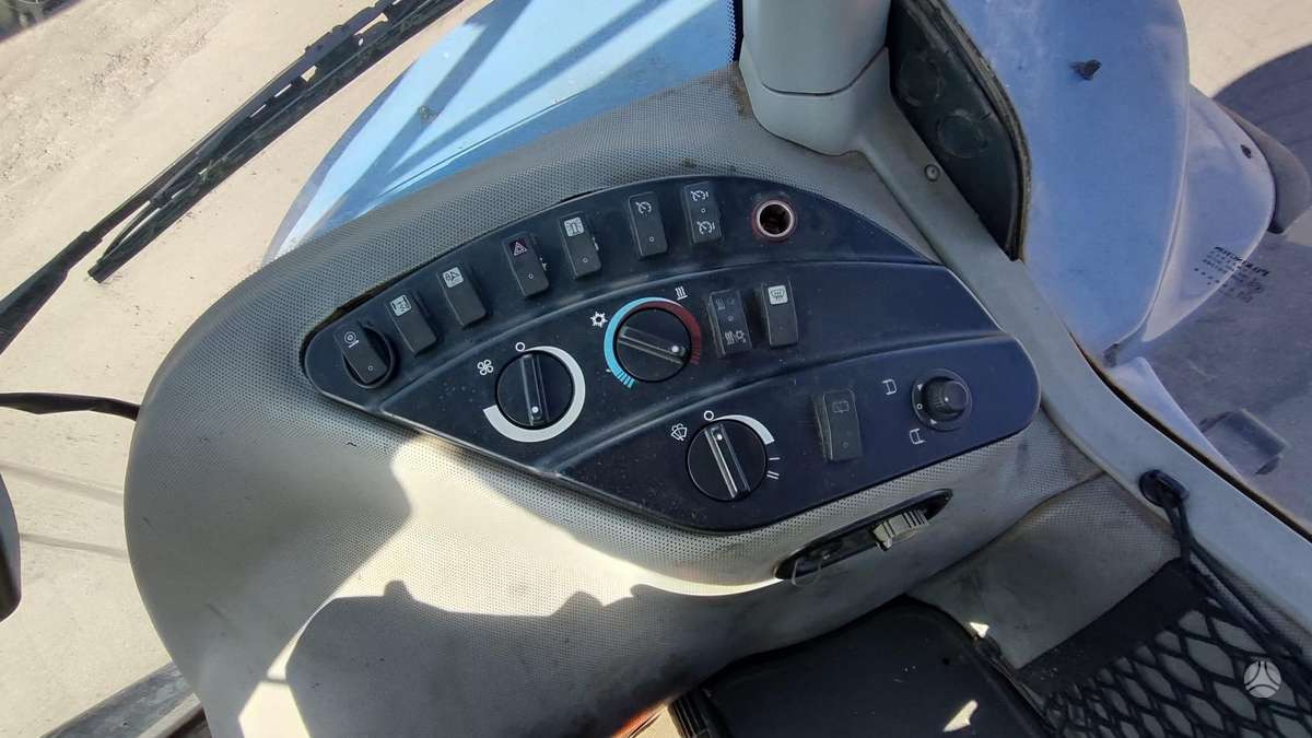 New Holland T8050, traktoriai