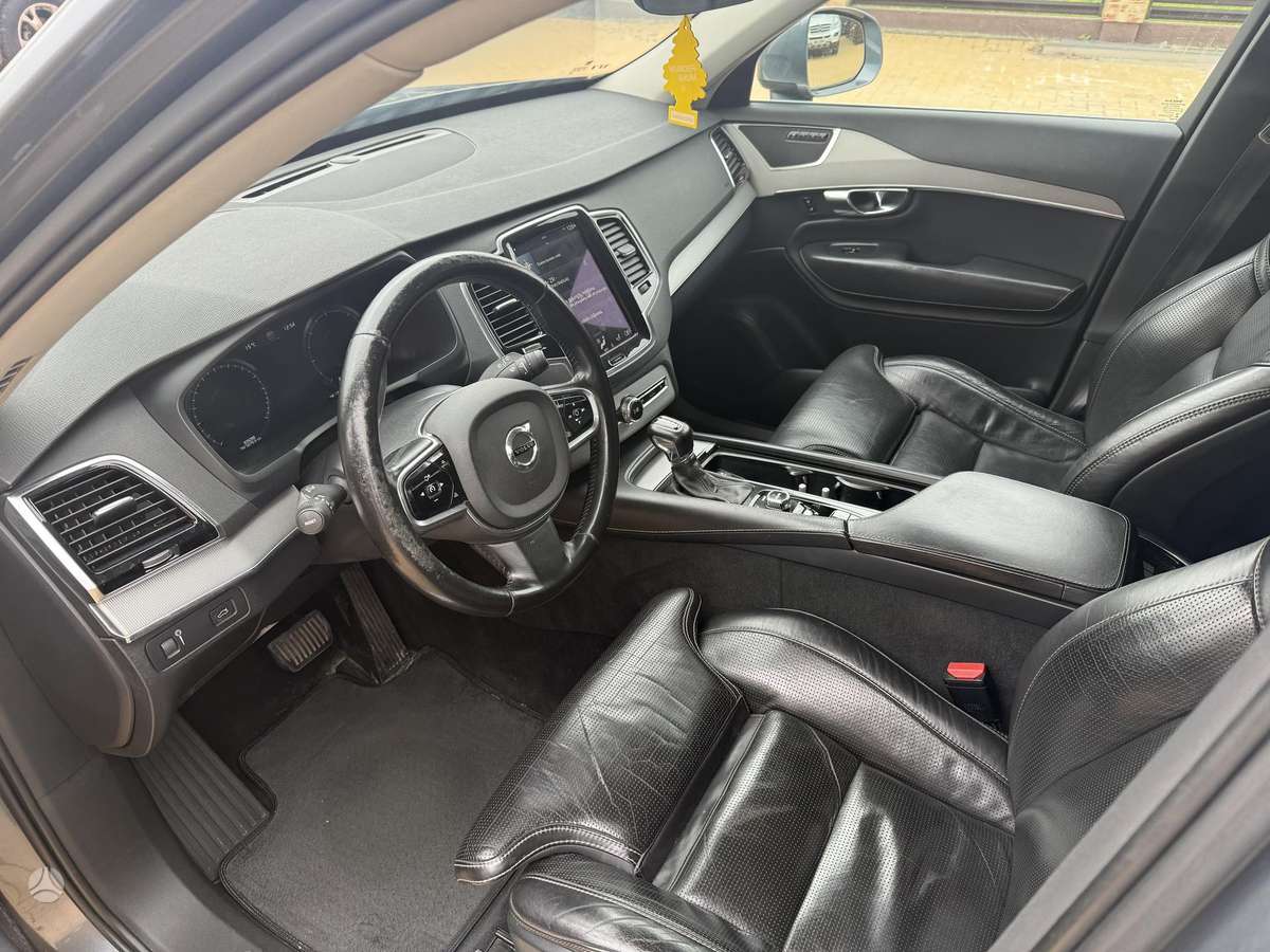 Volvo XC90 - 11