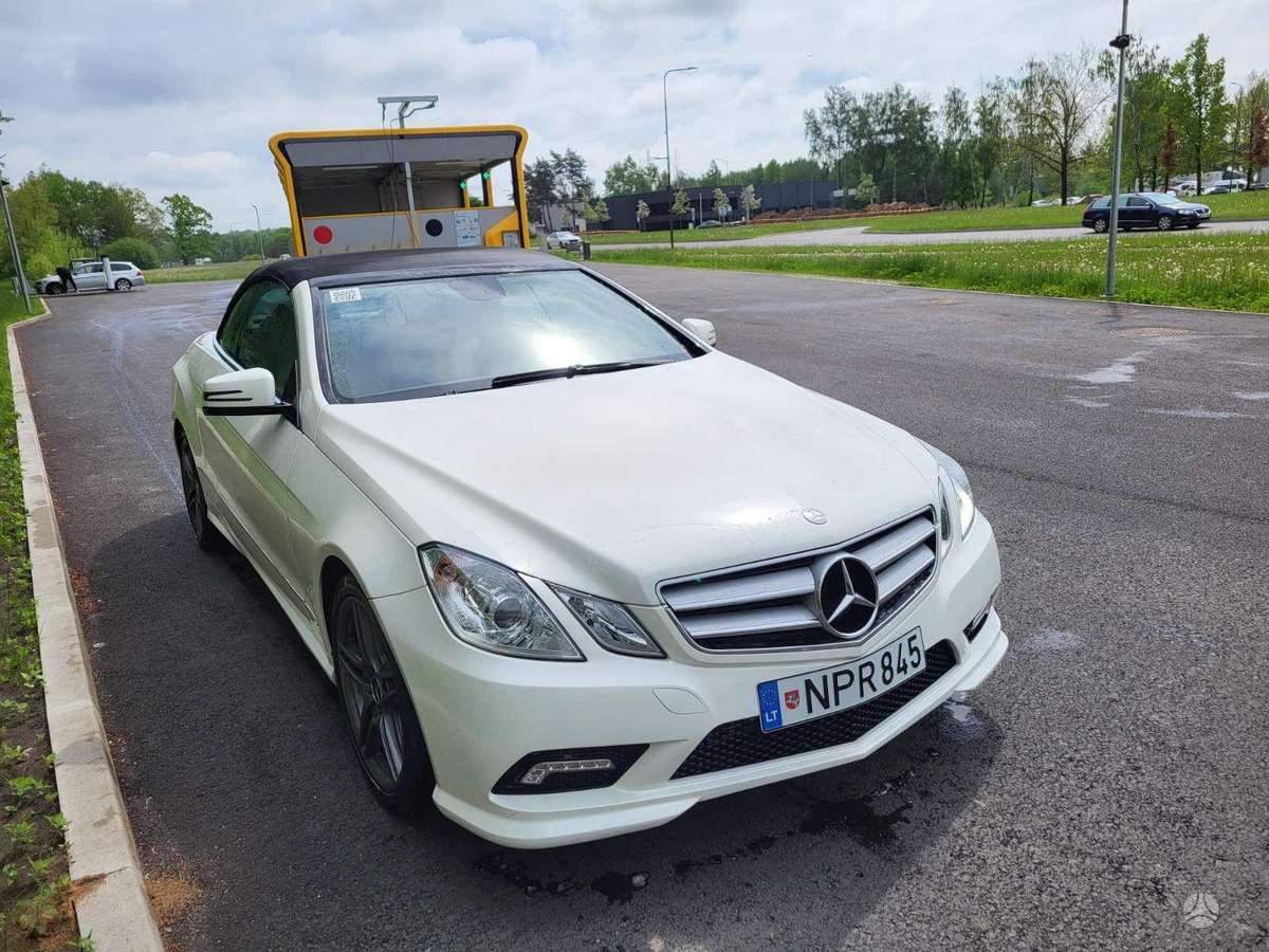 Mercedes-Benz E550, 5.5 l., kabrioletas