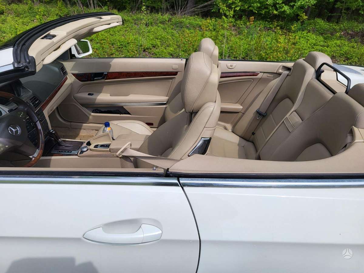Mercedes-Benz E550, 5.5 l., kabrioletas