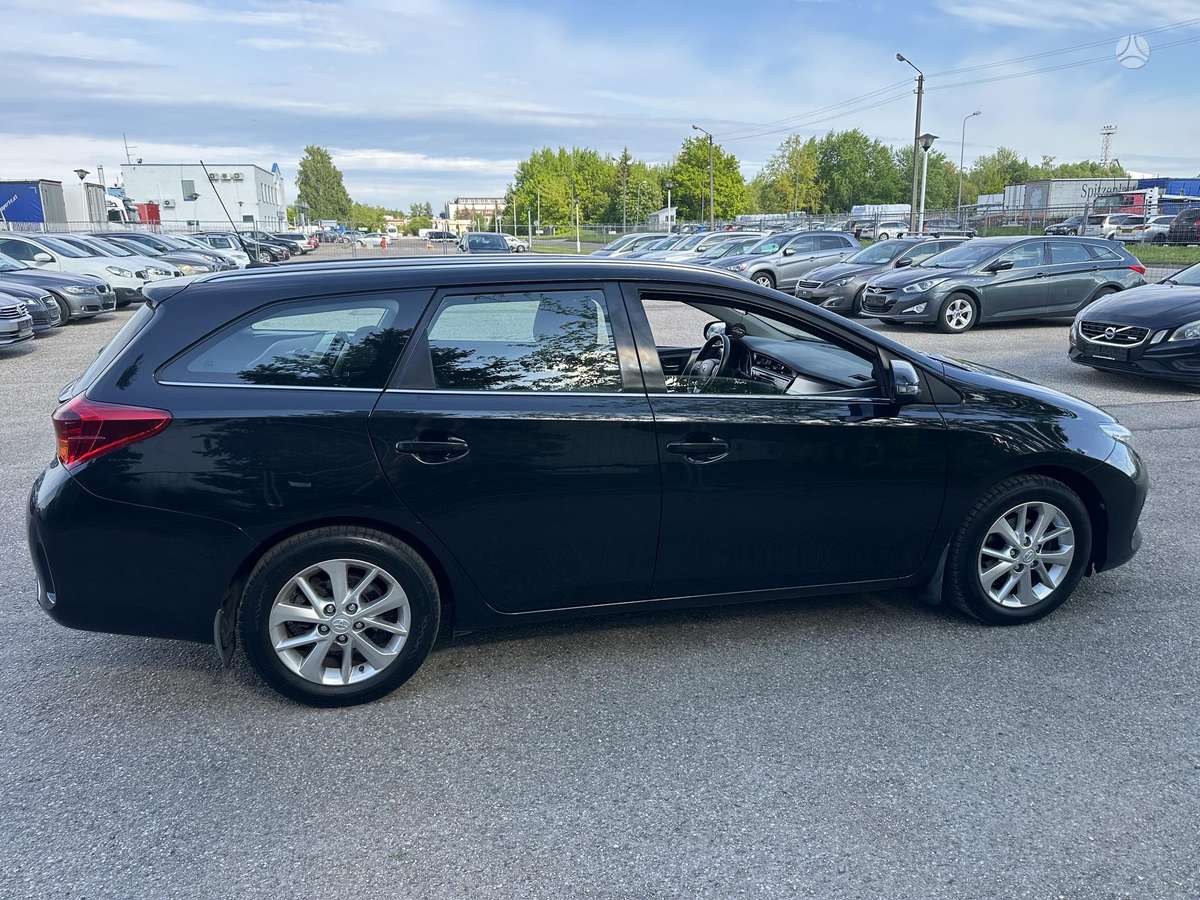 Toyota Auris, 1.6 l., Универсал