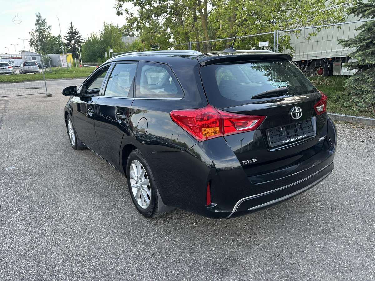 Toyota Auris, 1.6 l., Универсал