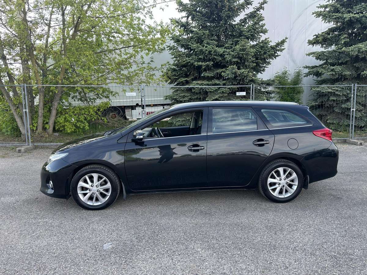 Toyota Auris, 1.6 l., Универсал