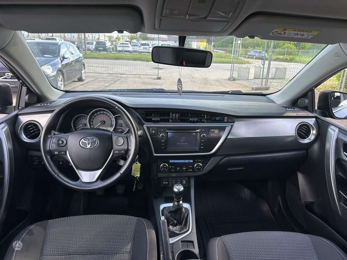 Toyota Auris, 1.6 l., Универсал