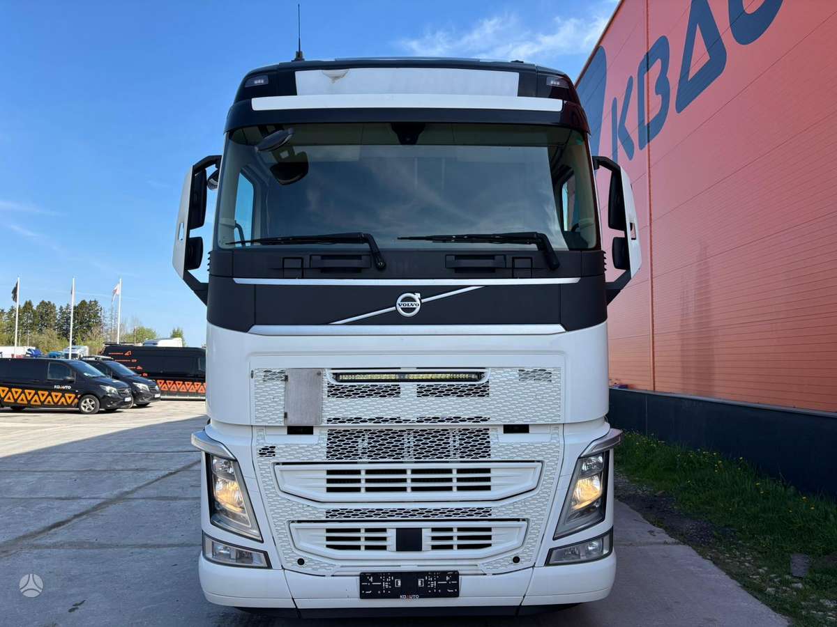 Volvo FH500 6x2, double sleeper