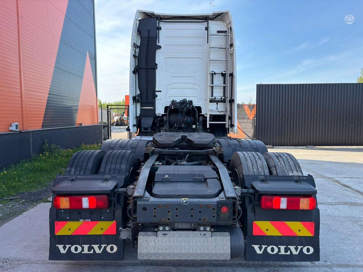 Volvo FH500 6x2, double sleeper
