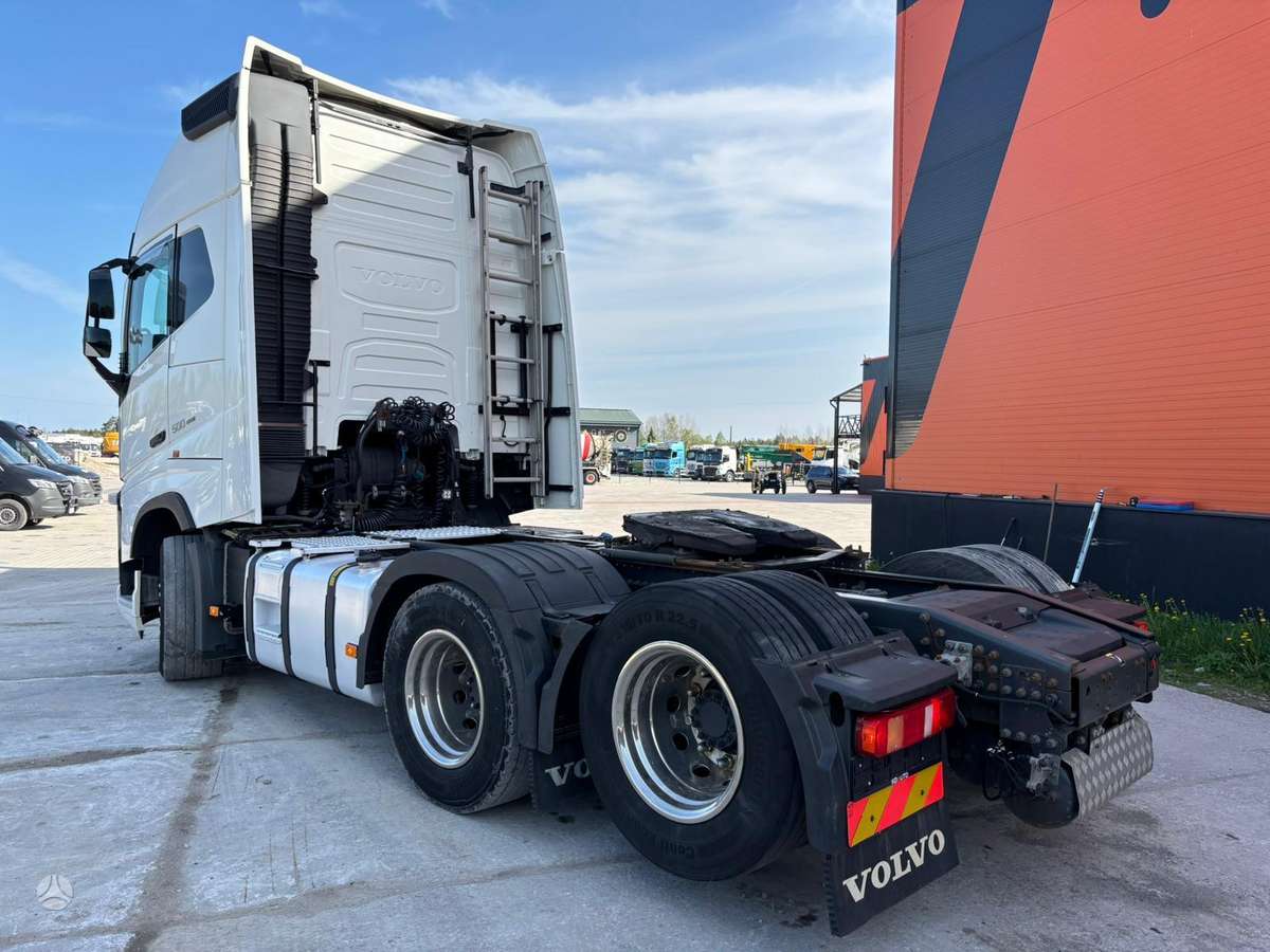 Volvo FH500 6x2, double sleeper