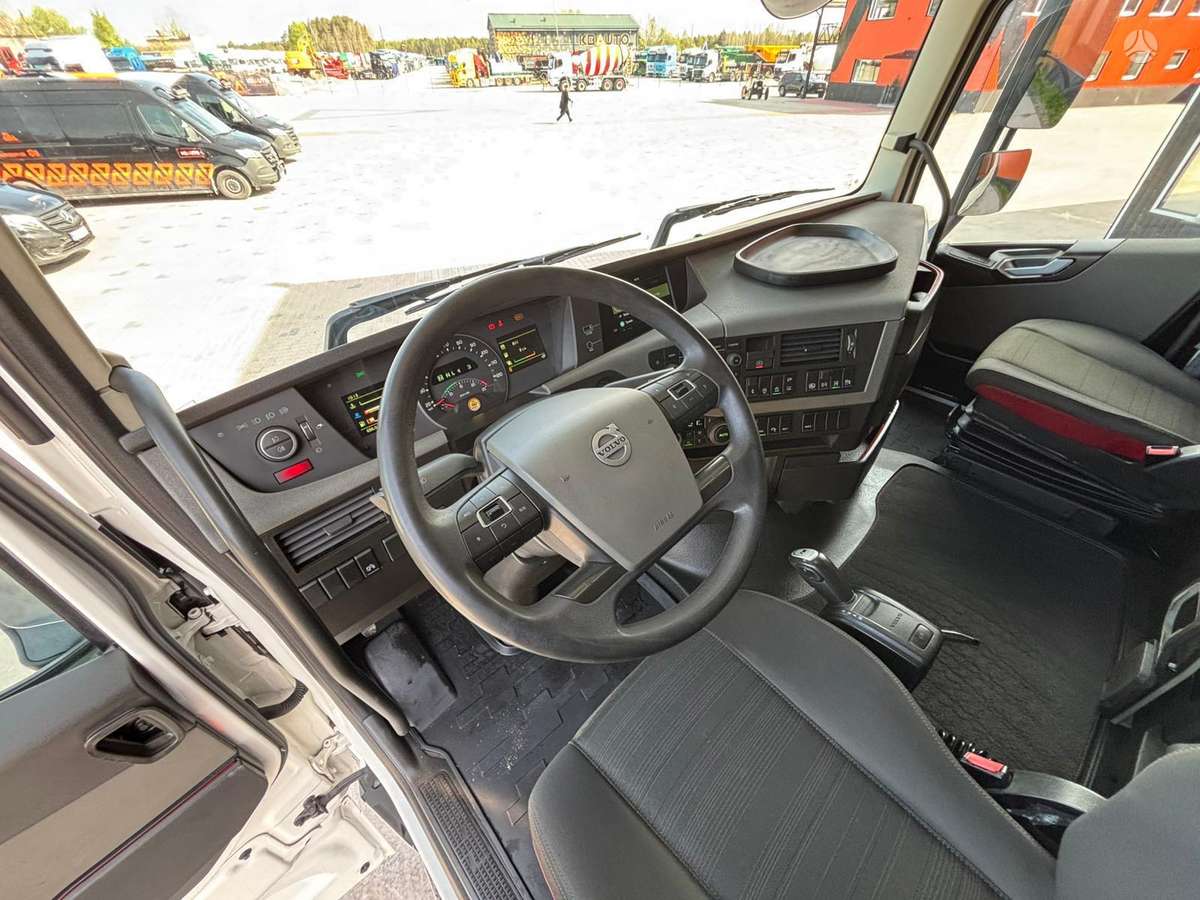 Volvo FH500 6x2, double sleeper