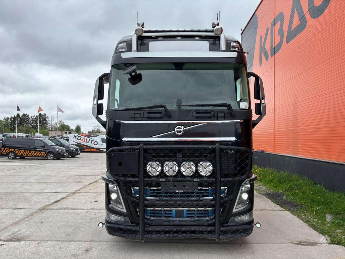 Volvo FH 16 650 6x2, single sleeper
