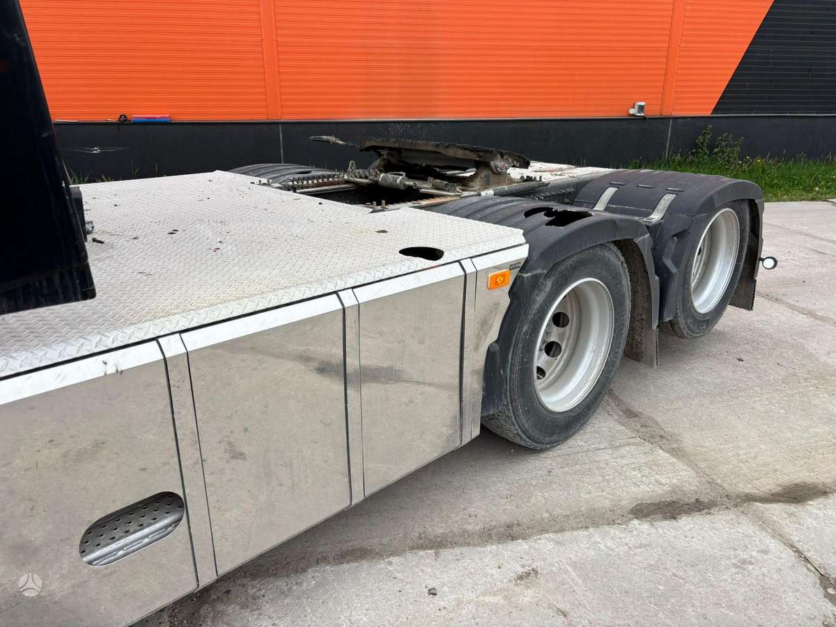 Volvo FH 16 650 6x2, single sleeper