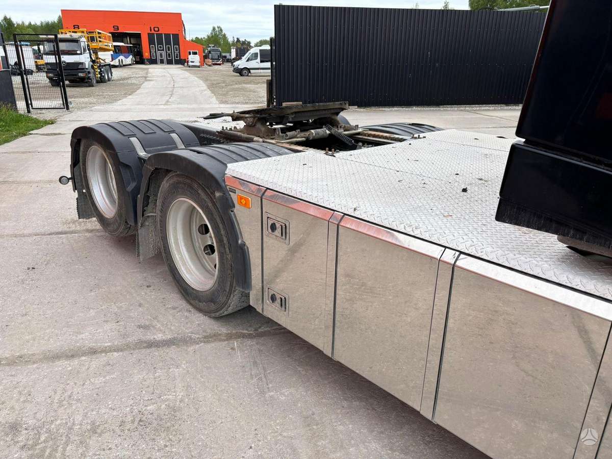 Volvo FH 16 650 6x2, single sleeper