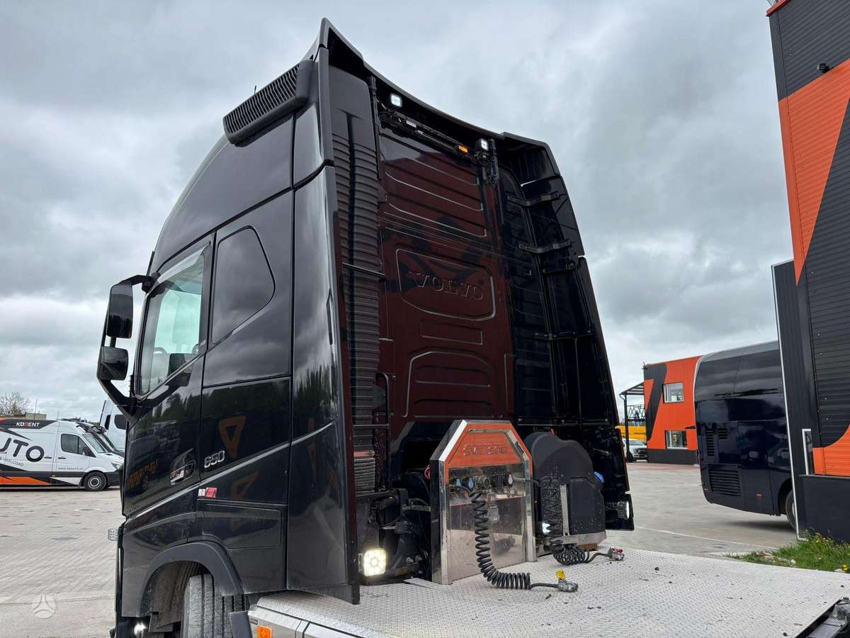 Volvo FH 16 650 6x2, single sleeper