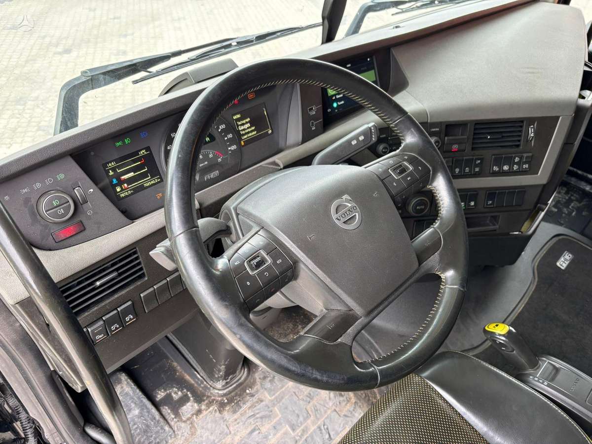 Volvo FH 16 650 6x2, single sleeper