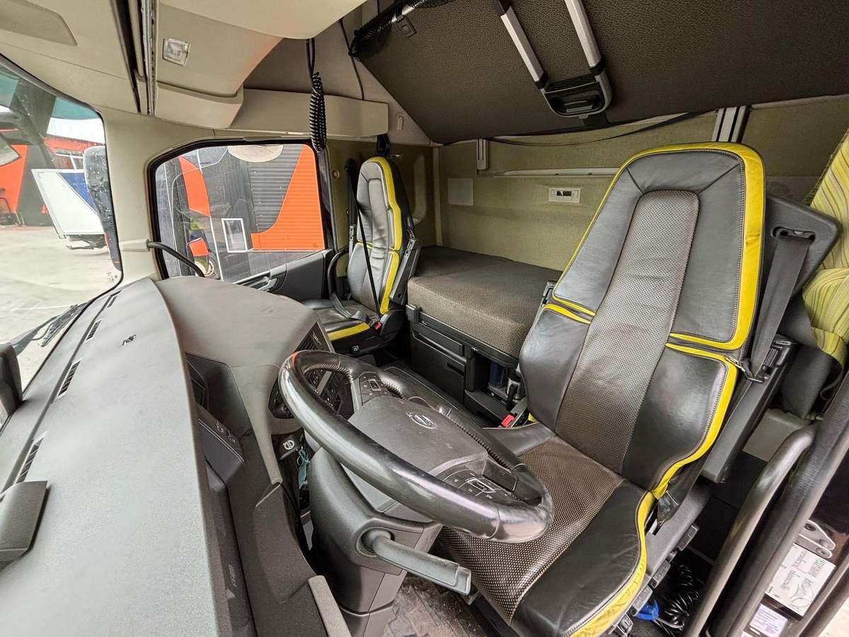 Volvo FH 16 650 6x2, single sleeper
