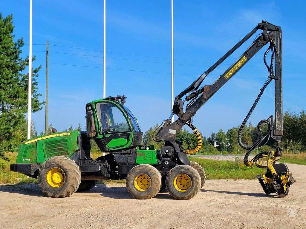 John Deere 1070E, харвестеры