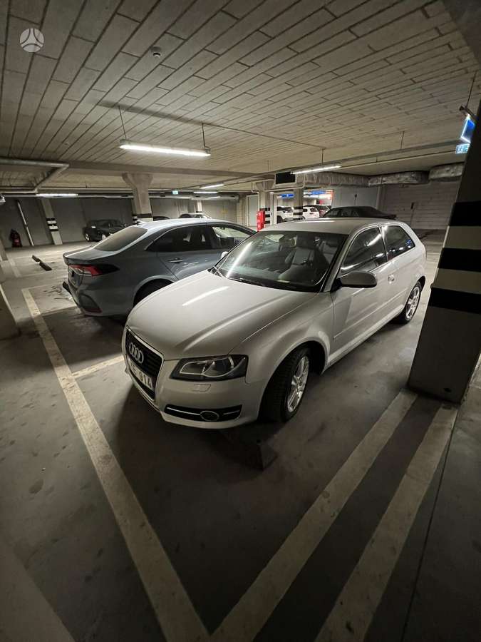 Audi A3, 1.6 l., hatchback