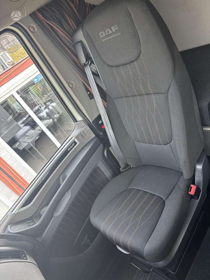 DAF 106.480 XF, double sleeper