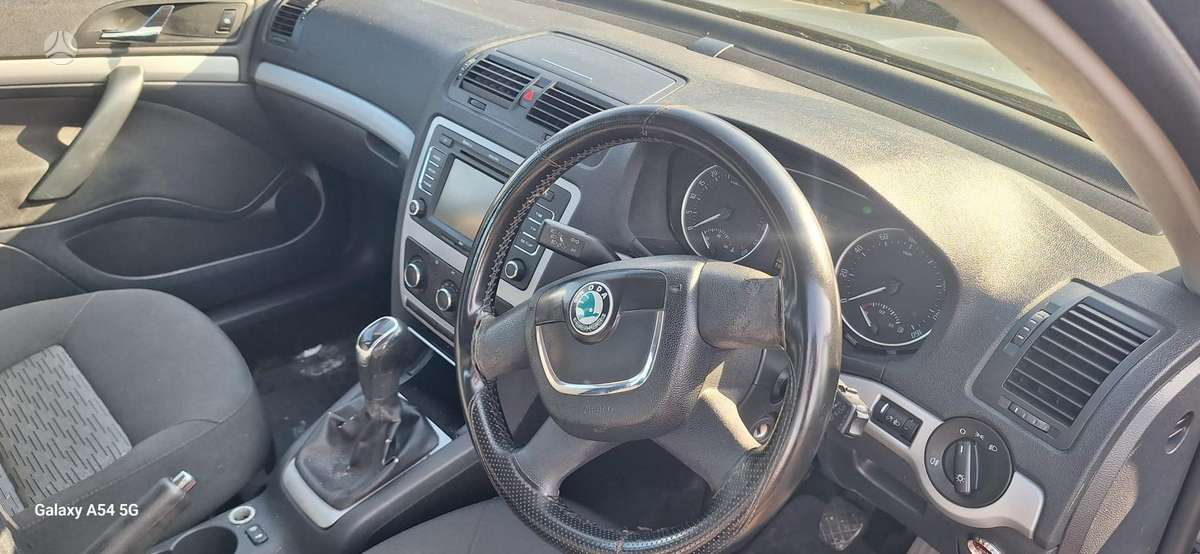 Skoda Octavia dalimis