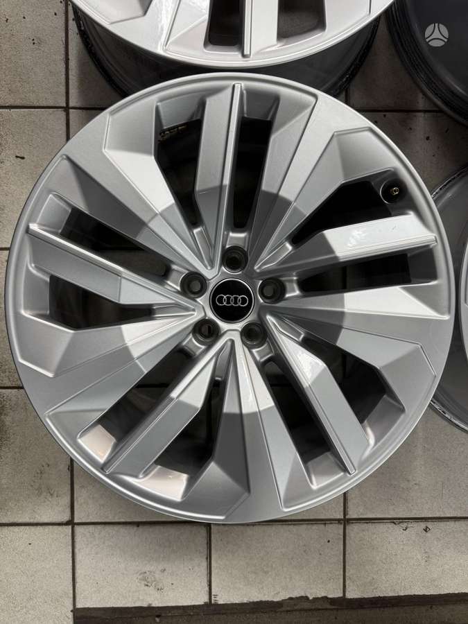 Audi, light alloy, R20