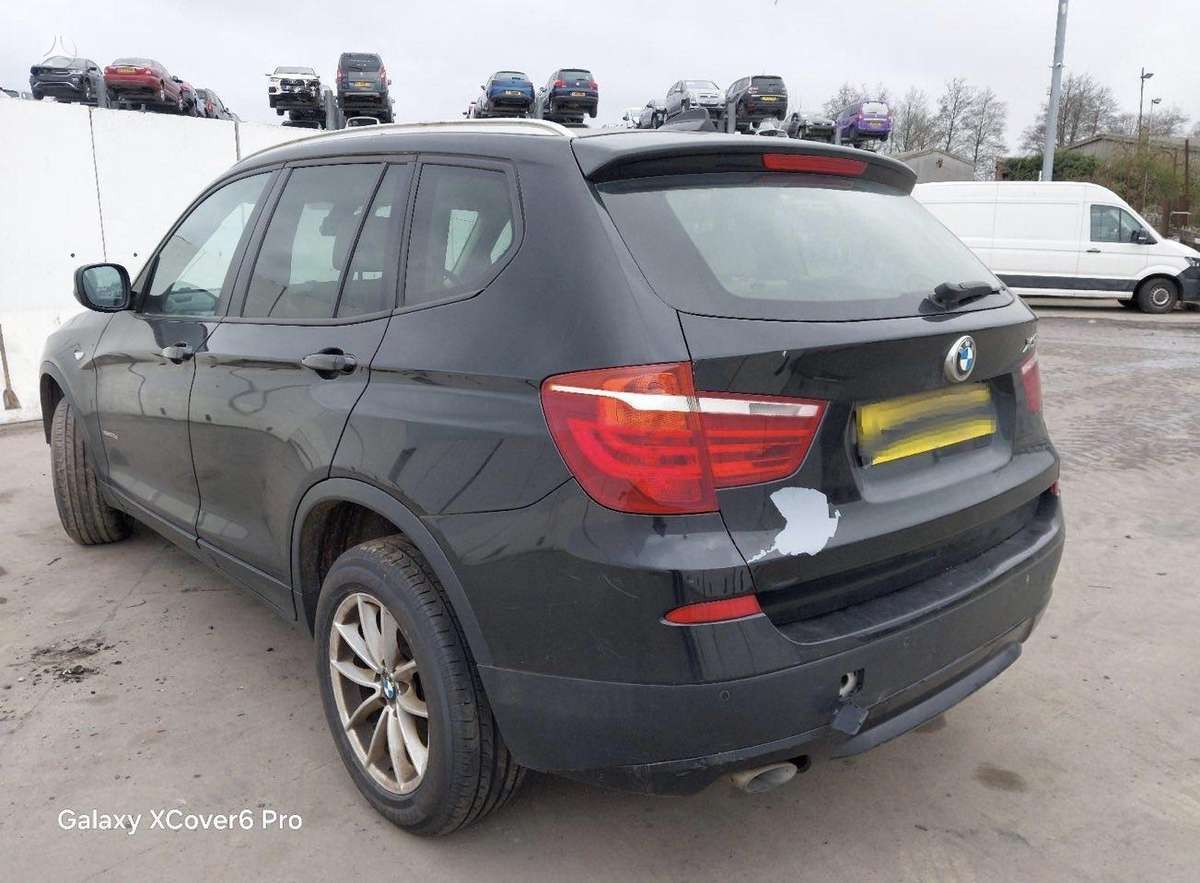 BMW X3 dalimis
