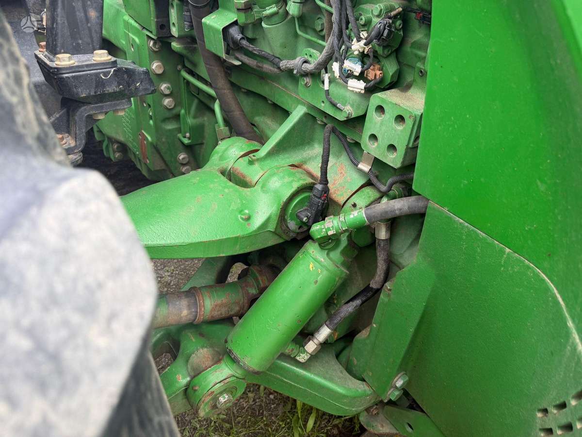 John Deere 8370R, tractors
