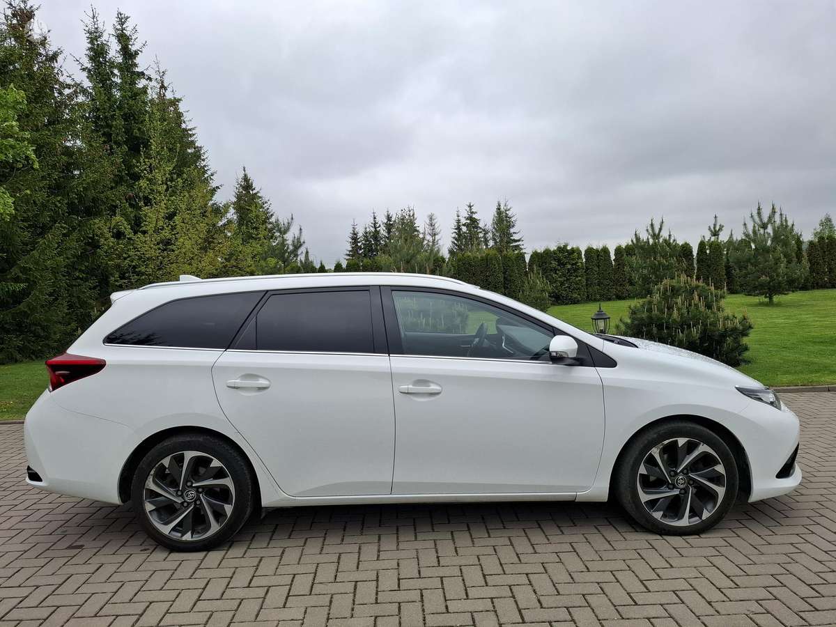 Toyota Auris, 1.6 l., Универсал