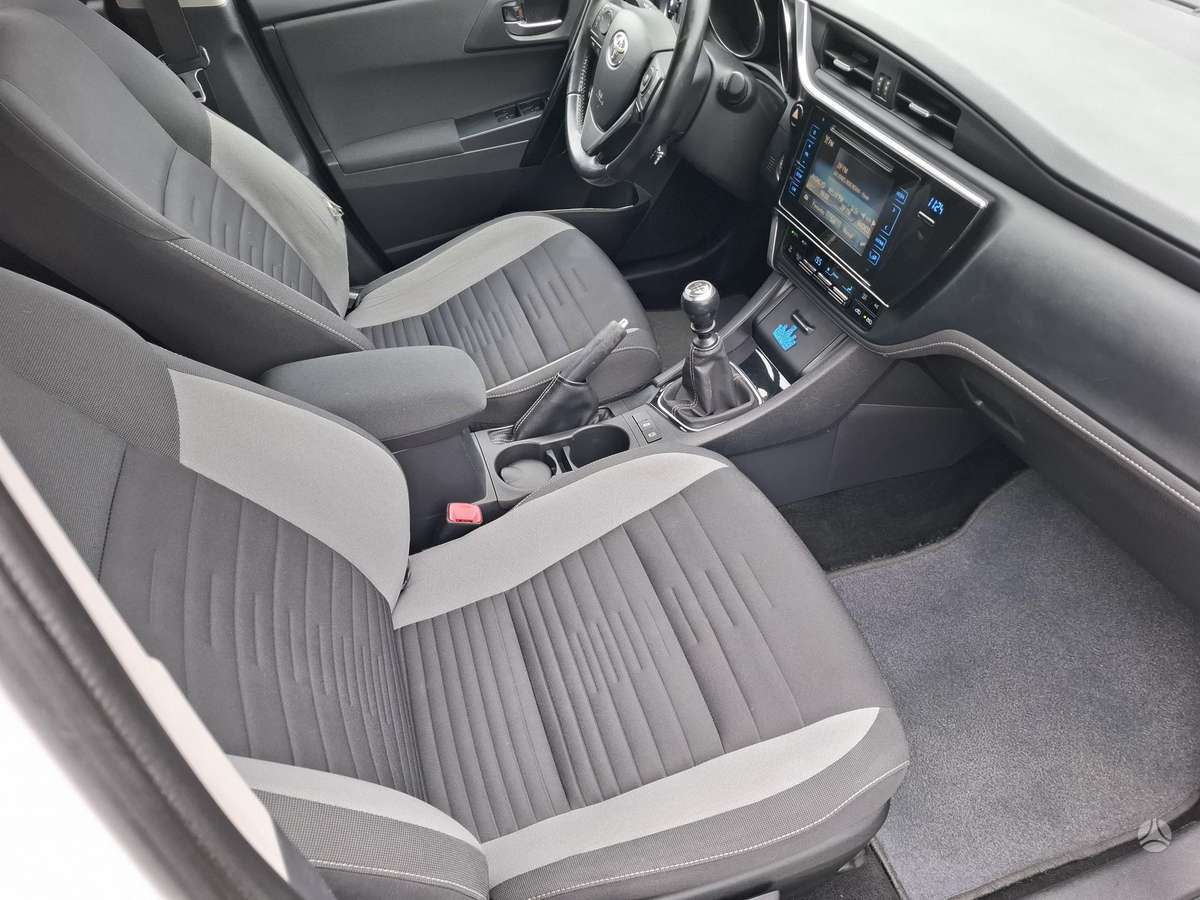 Toyota Auris, 1.6 l., Универсал