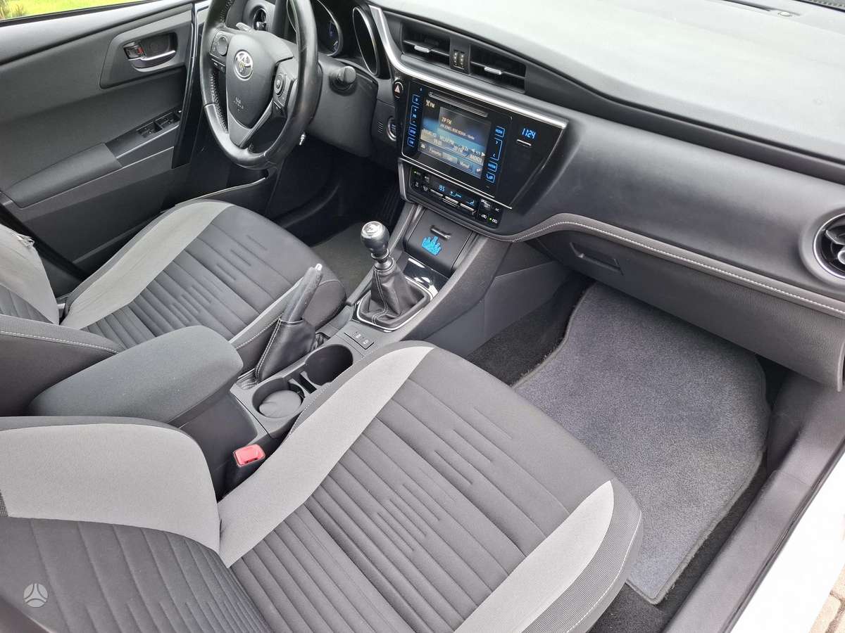 Toyota Auris, 1.6 l., Универсал