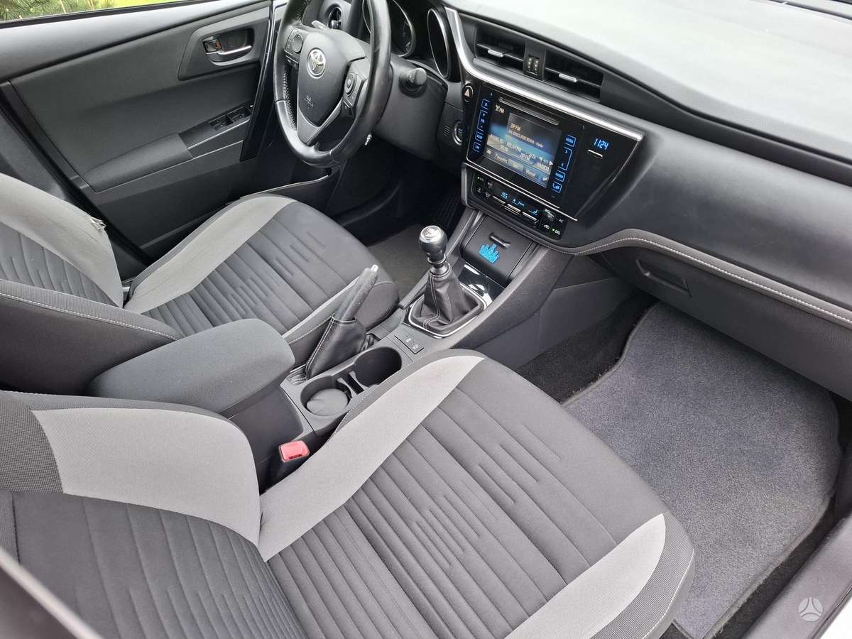 Toyota Auris, 1.6 l., Универсал