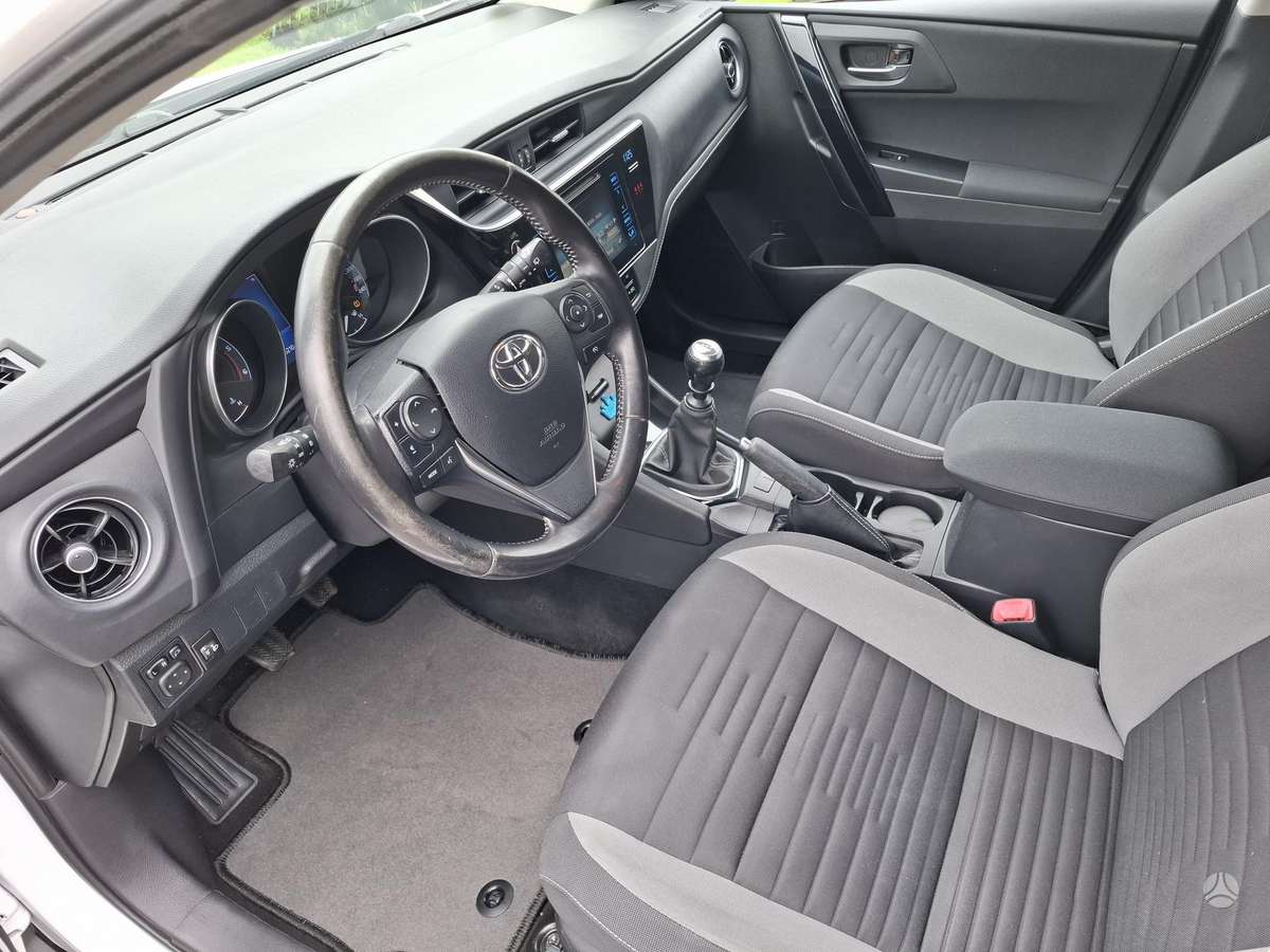 Toyota Auris, 1.6 l., Универсал