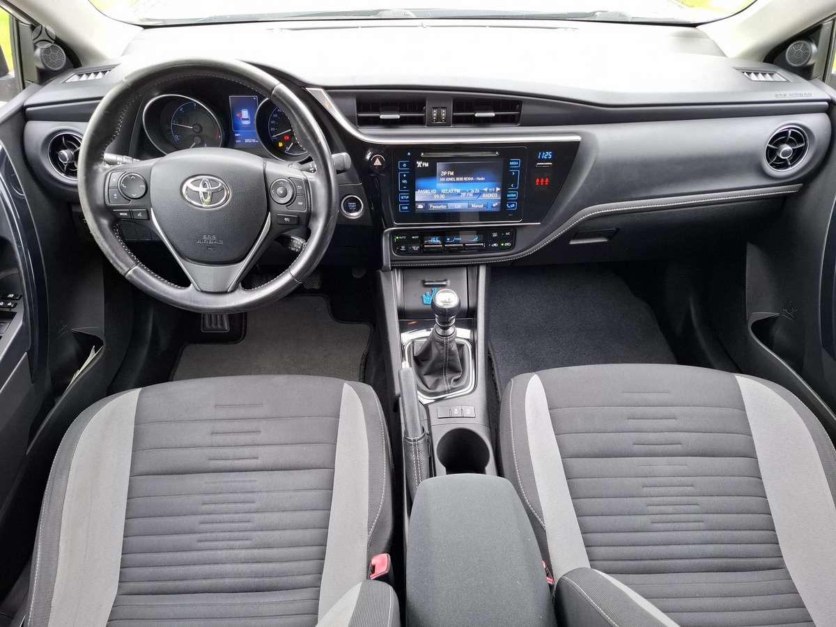 Toyota Auris, 1.6 l., Универсал